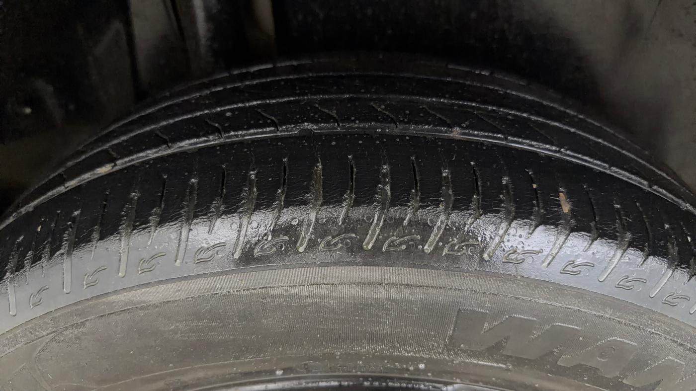 2022 Maruti BREZZA ZXI AT SMART HYBRID, Petrol, Automatic, 46,147 km, Right Rear Tyre Tread