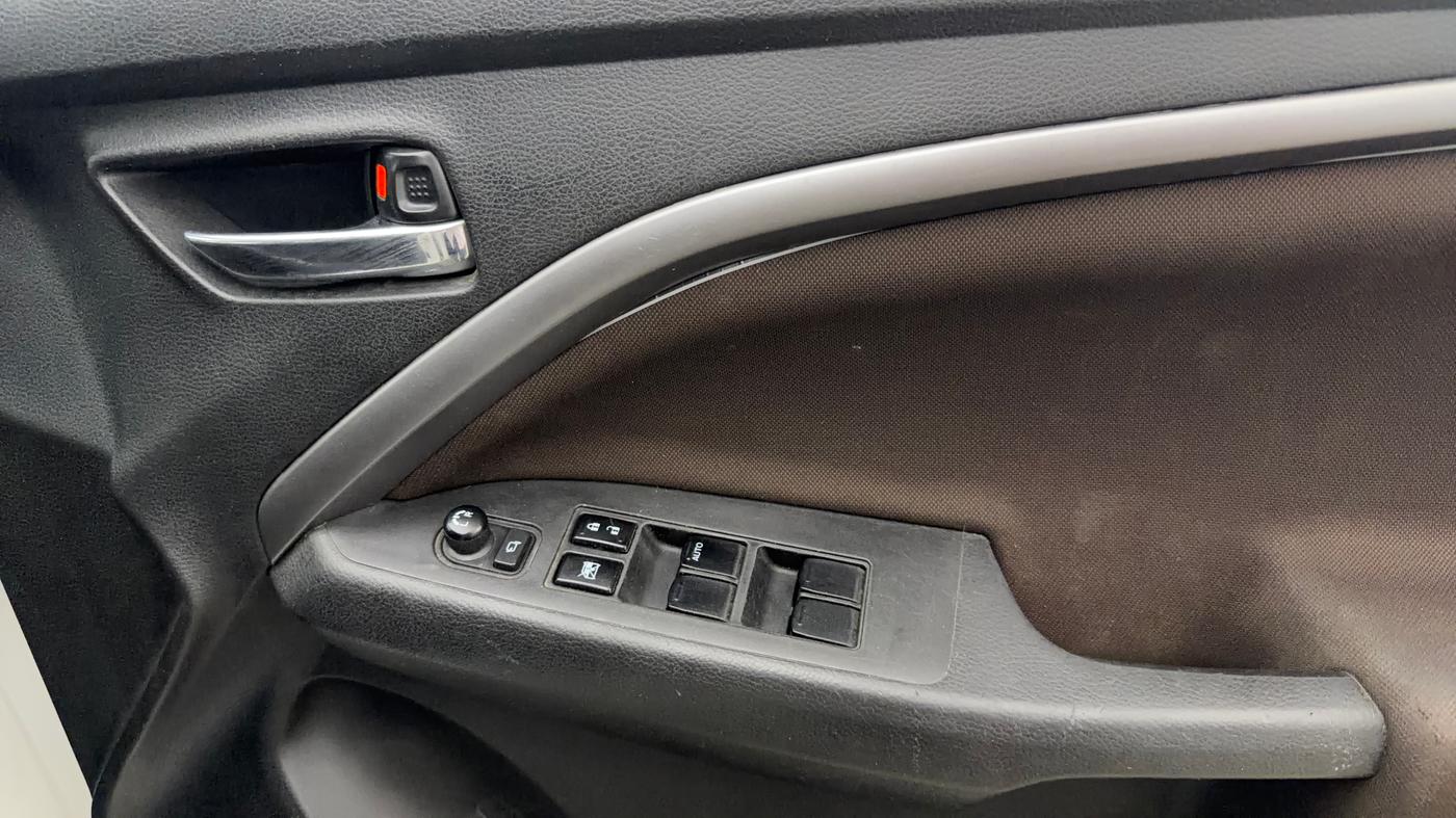 2022 Maruti BREZZA ZXI AT SMART HYBRID, Petrol, Automatic, 46,147 km, Driver Side Door Panels Control