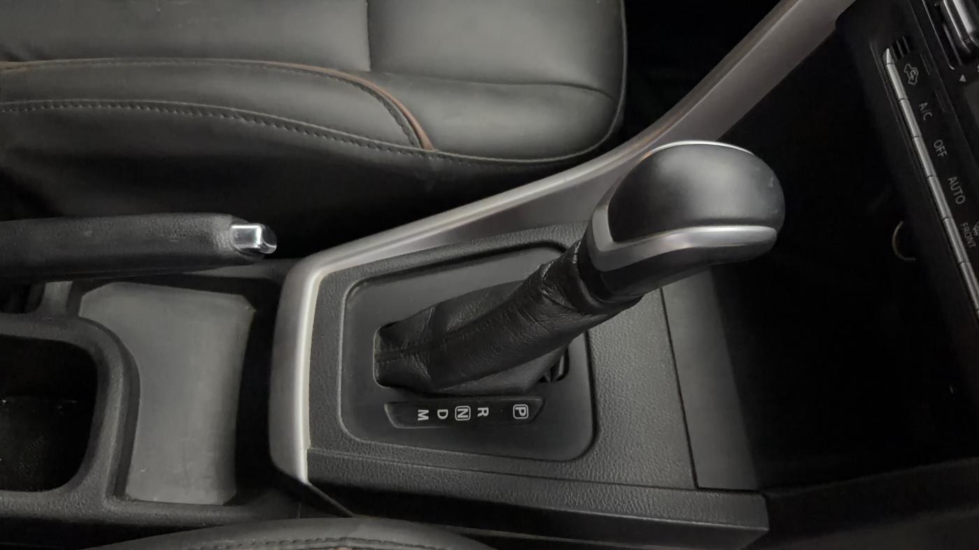 2022 Maruti BREZZA ZXI AT SMART HYBRID, Petrol, Automatic, 46,147 km, Gear Lever