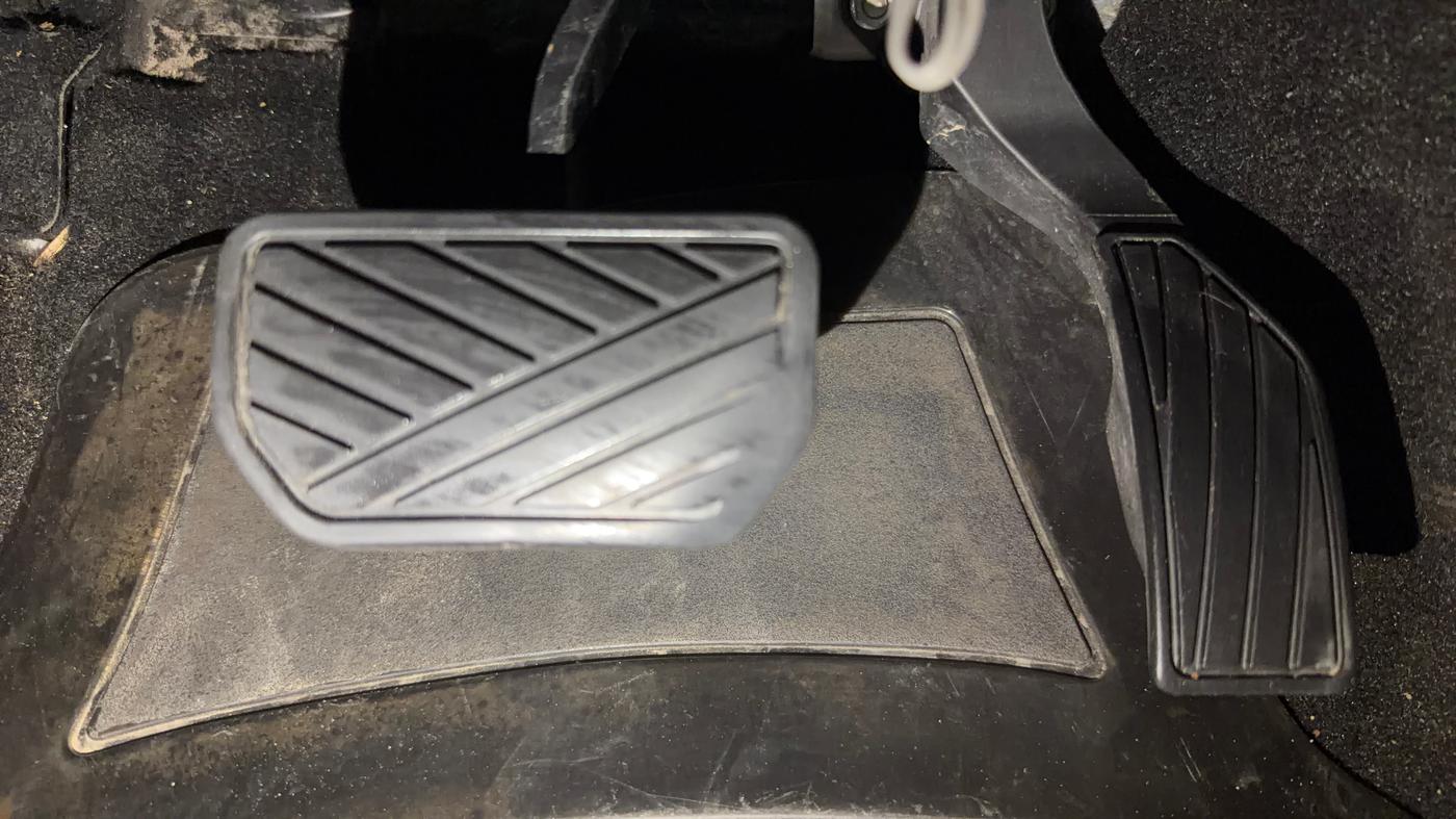 2022 Maruti BREZZA ZXI AT SMART HYBRID, Petrol, Automatic, 46,147 km, Pedals