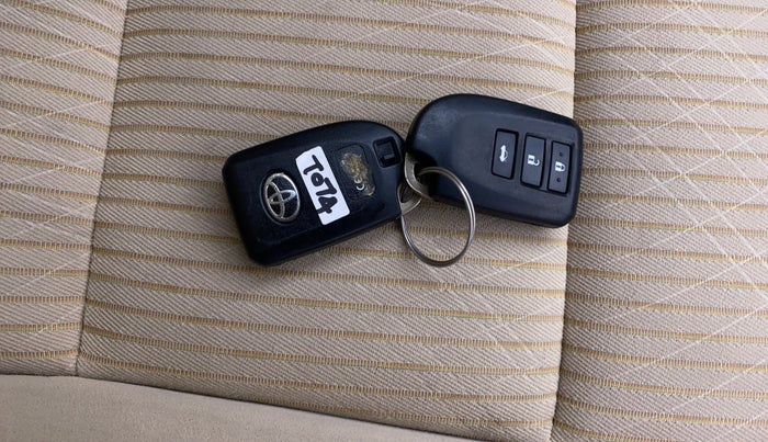 2018 Toyota YARIS G MT, Petrol, Manual, 37,733 km, Key Close Up