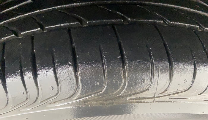 2018 Toyota YARIS G MT, Petrol, Manual, 37,733 km, Right Front Tyre Tread