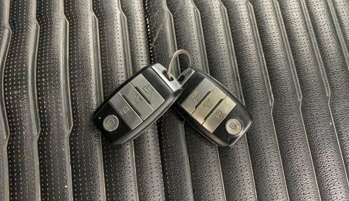 2021 KIA SONET GTX PLUS 1.0 IMT, Petrol, Manual, 55,659 km, Key Close Up