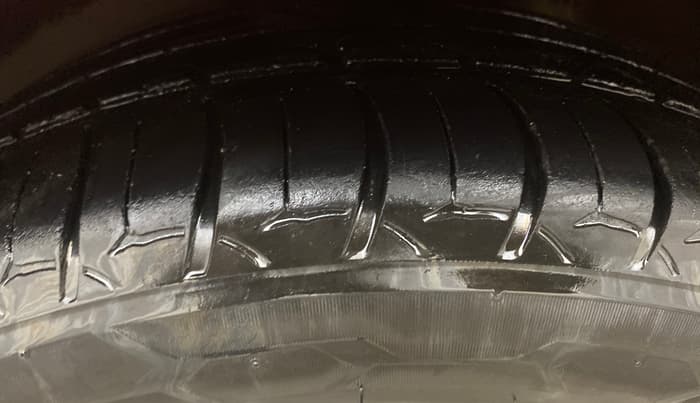 2019 Volkswagen Vento HIGHLINE PLUS 1.2 AT, Petrol, Automatic, 91,070 km, Left Front Tyre Tread