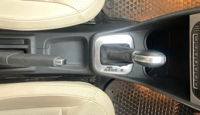 2019 Volkswagen Vento HIGHLINE PLUS 1.2 AT, Petrol, Automatic, 91,070 km, Gear Lever
