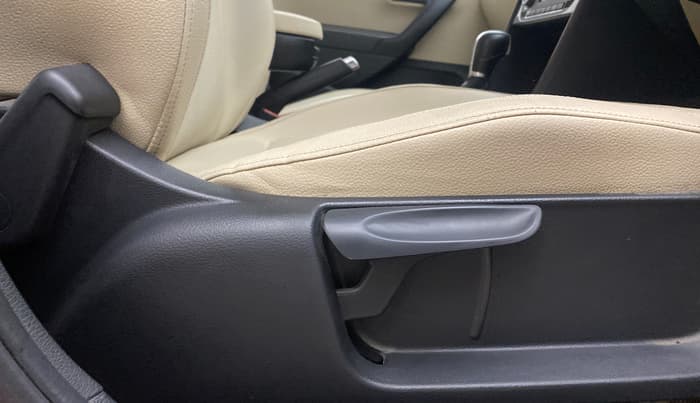 2019 Volkswagen Vento HIGHLINE PLUS 1.2 AT, Petrol, Automatic, 91,070 km, Driver Side Adjustment Panel