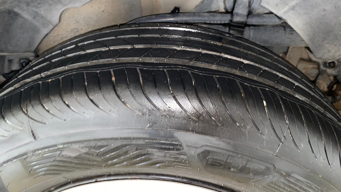 2017 Mahindra XUV500 W6 AT, Diesel, Automatic, 47,388 km, Left Rear Tyre Tread
