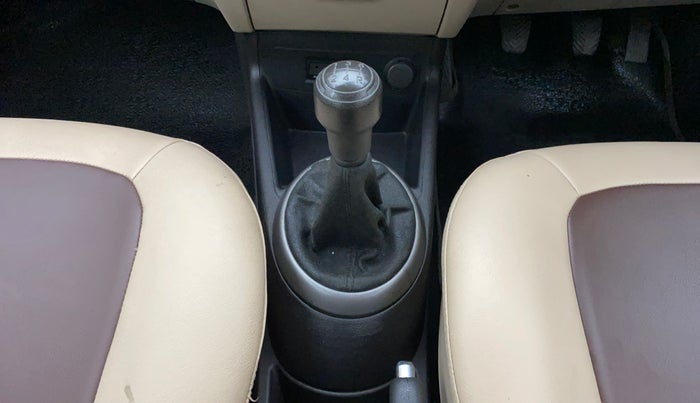 2012 Hyundai i20 MAGNA (O) 1.2, Petrol, Manual, 55,943 km, Gear lever - Boot cover slightly torn