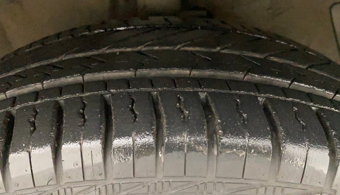 2012 Hyundai i20 MAGNA (O) 1.2, Petrol, Manual, 55,943 km, Right Front Tyre Tread
