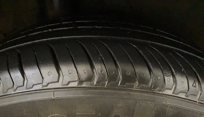 2018 Hyundai Verna 1.6 VTVT SX, Petrol, Manual, 84,701 km, Right Rear Tyre Tread