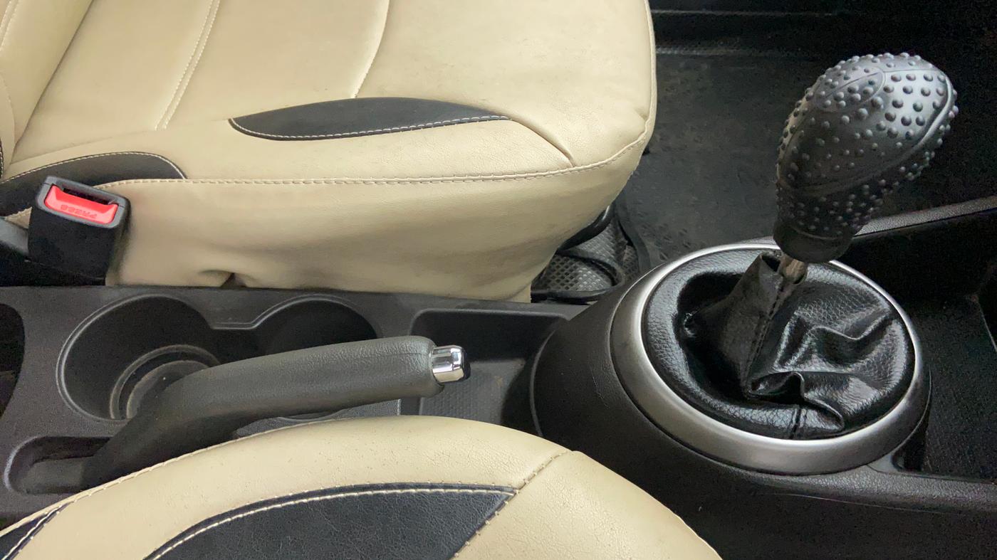 2014 Hyundai i20 ASTA 1.2, Petrol, Manual, 9,404 km, Gear Lever