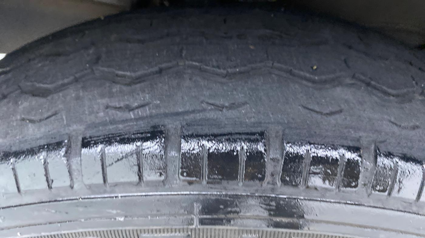 2018 Maruti Eeco 5 STR WITH AC PLUSHTR, Petrol, Manual, 29,607 km, Left Front Tyre Tread