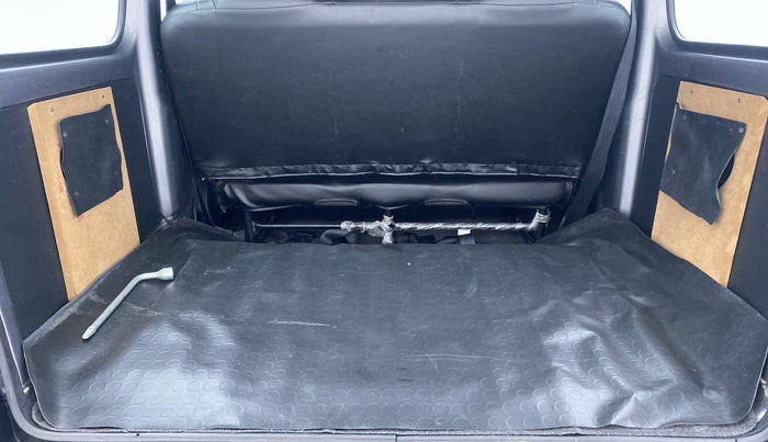 2018 Maruti Eeco 5 STR WITH AC PLUSHTR, Petrol, Manual, 29,607 km, Boot Inside