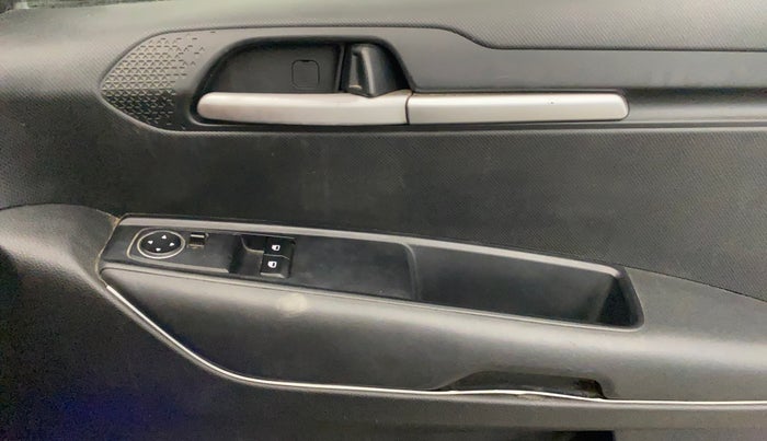 2021 KIA SONET HTE 1.2, Petrol, Manual, 66,234 km, Driver Side Door Panels Control