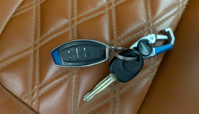 2021 KIA SONET HTE 1.2, Petrol, Manual, 66,234 km, Key Close Up