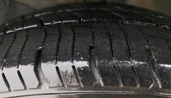 2015 Honda Amaze 1.2L I-VTEC S, Petrol, Manual, 1,08,107 km, Left Front Tyre Tread
