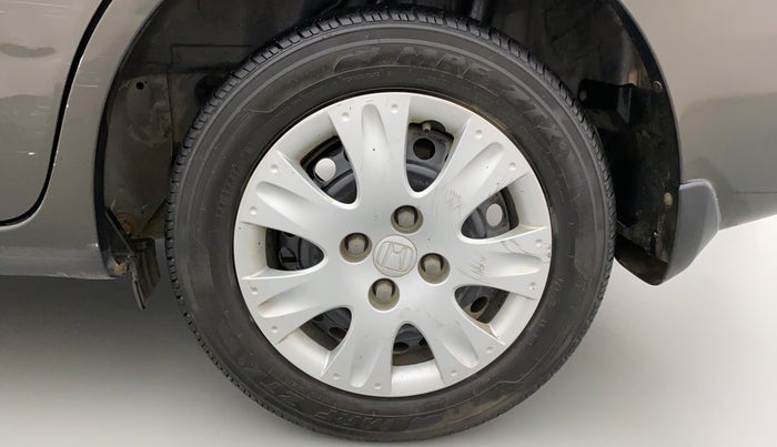 2015 Honda Amaze 1.2L I-VTEC S, Petrol, Manual, 1,08,107 km, Left Rear Wheel