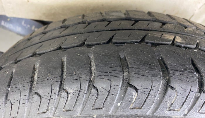 2014 Maruti Wagon R 1.0 VXI, Petrol, Manual, 26,042 km, Left Rear Tyre Tread