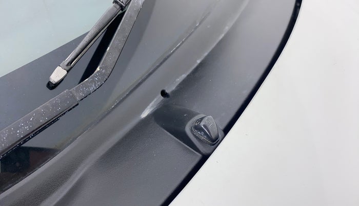 2014 Maruti Wagon R 1.0 VXI, Petrol, Manual, 26,042 km, Front windshield - Nozzle alignment
