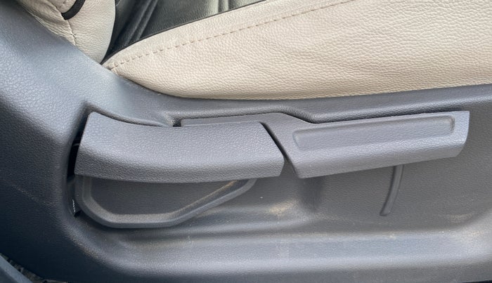 2024 Hyundai GRAND I10 NIOS SPORTZ 1.2 KAPPA VTVT, Petrol, Manual, 13,218 km, Driver Side Adjustment Panel