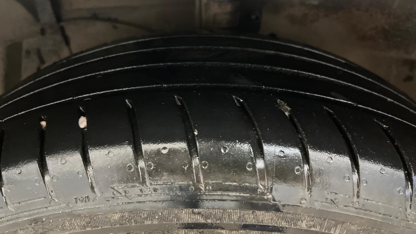 2018 Maruti Ciaz ALPHA 1.4 PETROL, Petrol, Manual, 98,644 km, Left Front Tyre Tread