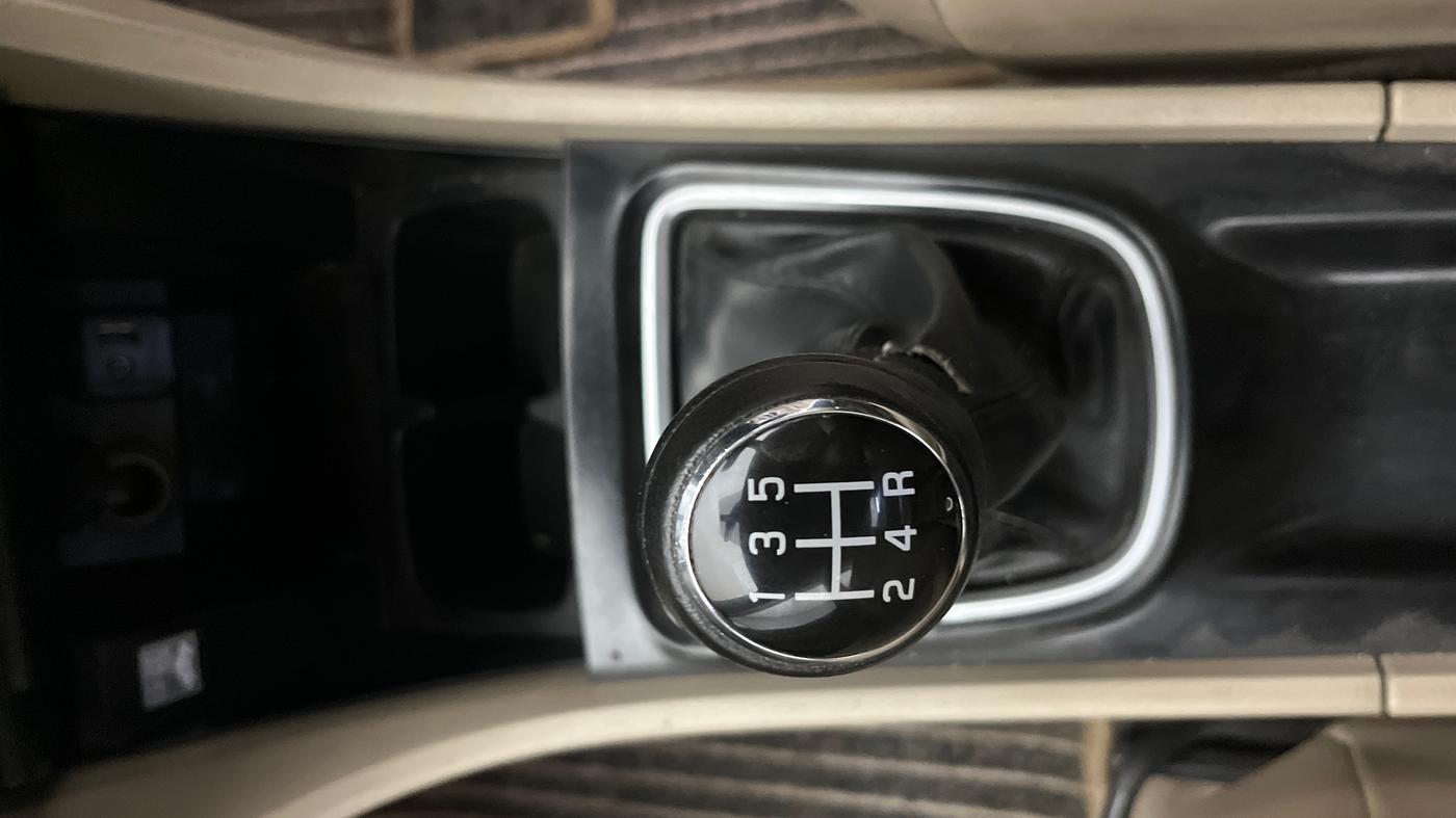 2018 Maruti Ciaz ALPHA 1.4 PETROL, Petrol, Manual, 98,644 km, Gear Lever