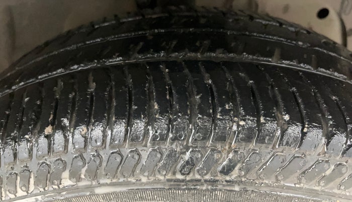 2016 Ford Ecosport TREND 1.5L PETROL, CNG, Manual, 51,320 km, Right Front Tyre Tread