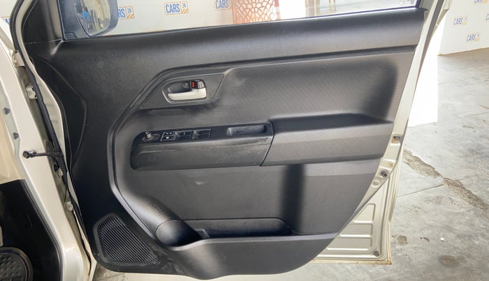 2020 Maruti New Wagon-R VXI (O) 1.0, Petrol, Manual, 96,325 km, Driver Side Door Panels Control