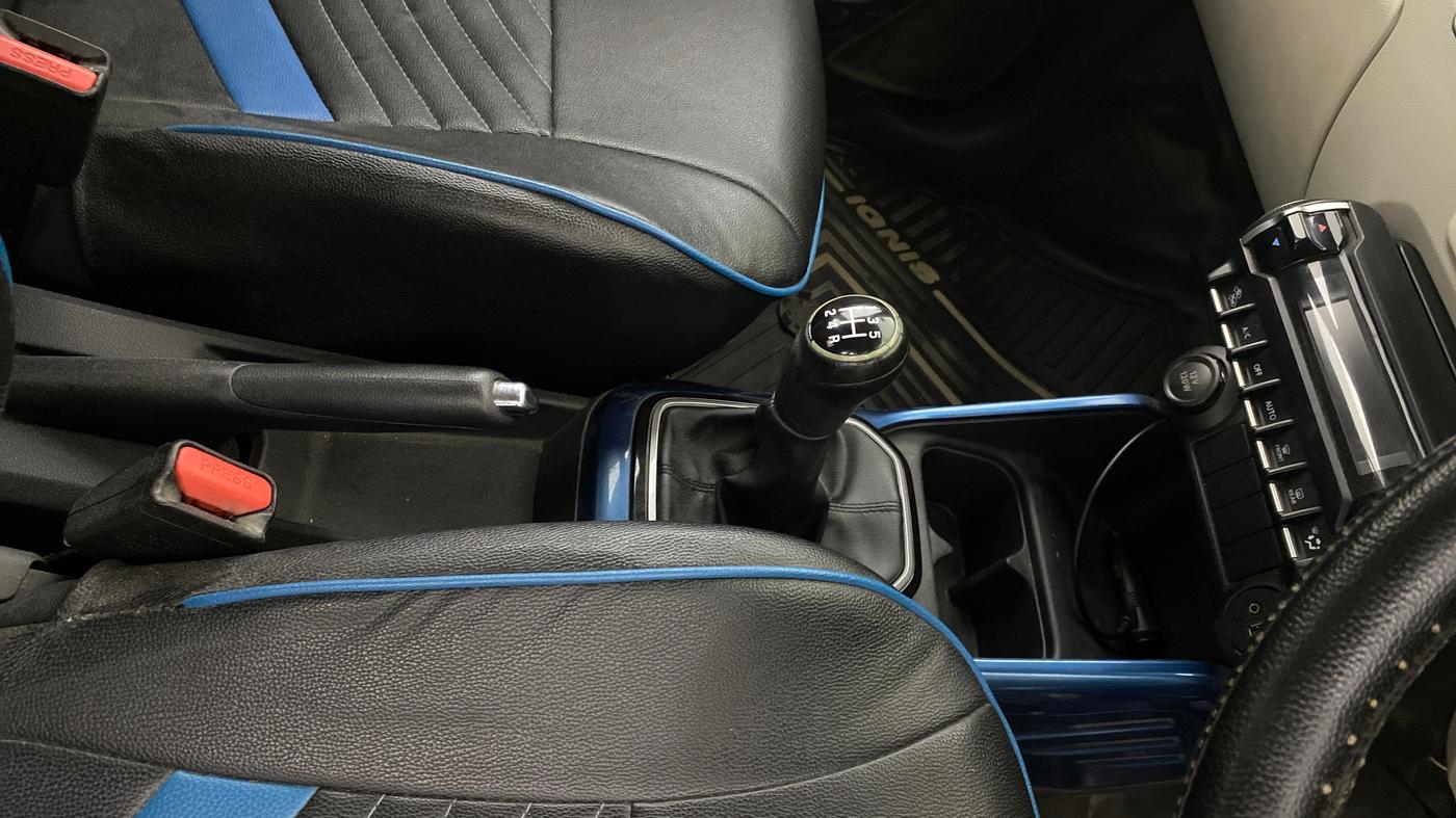 2018 Maruti IGNIS ALPHA 1.2, Petrol, Manual, 1,24,429 km, Gear Lever