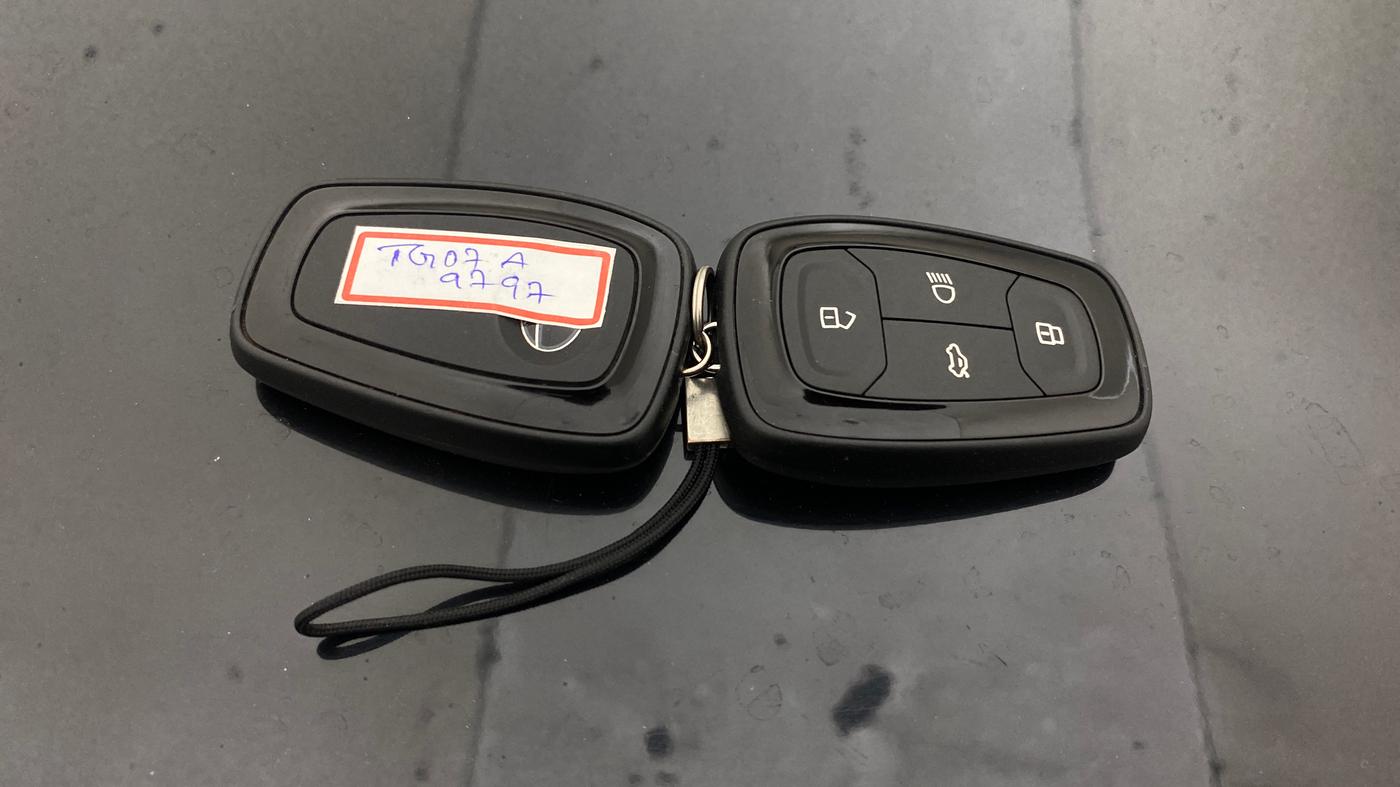 2024 Tata NEXON Creative Plus 1.2 Revotron 7DCA Dark Edition, Petrol, Automatic, 33,361 km, Key Close Up