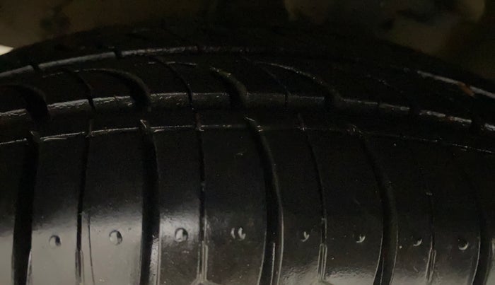 2012 Hyundai i10 SPORTZ 1.2, Petrol, Manual, 71,232 km, Left Front Tyre Tread