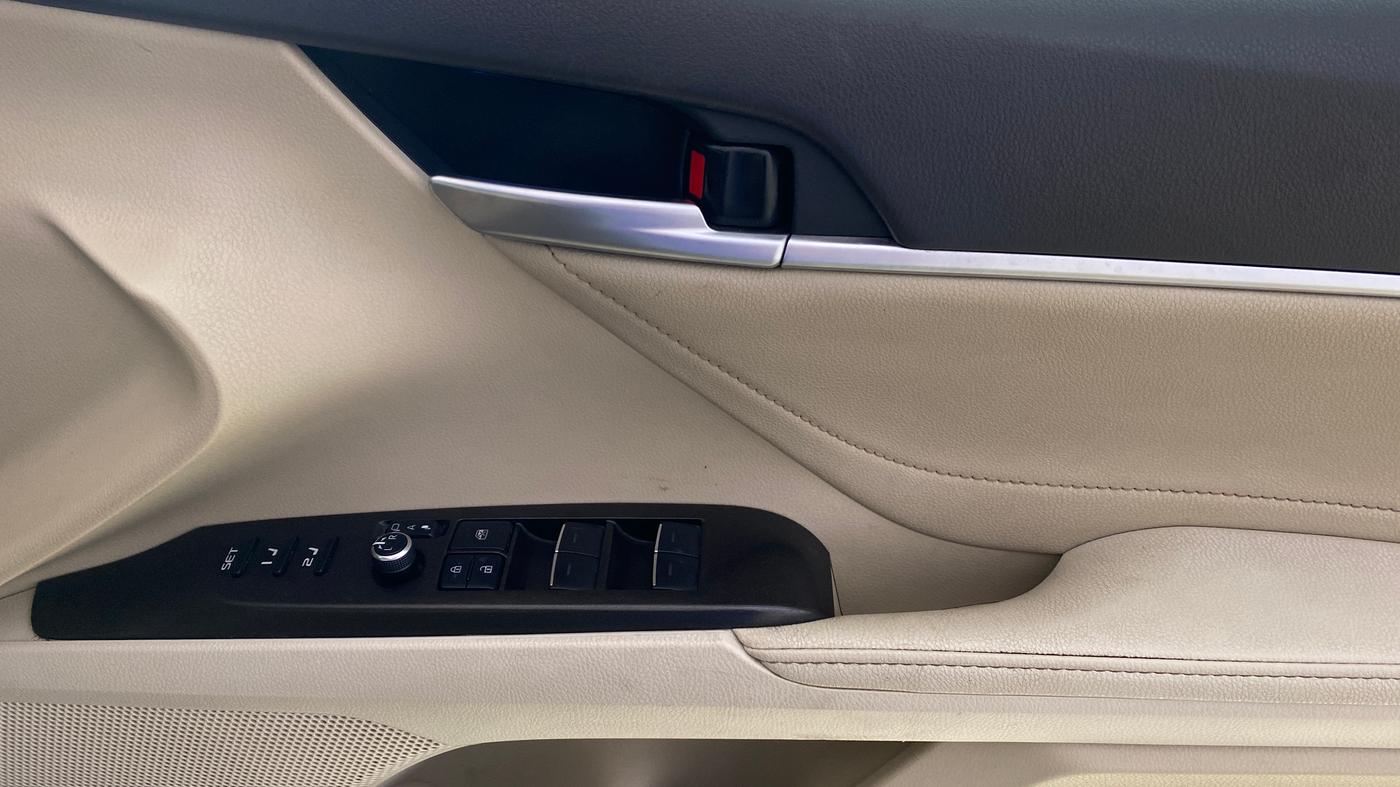 2022 Toyota Camry HYBRID, Hybrid, Automatic, 56,880 km, Driver Side Door Panels Control