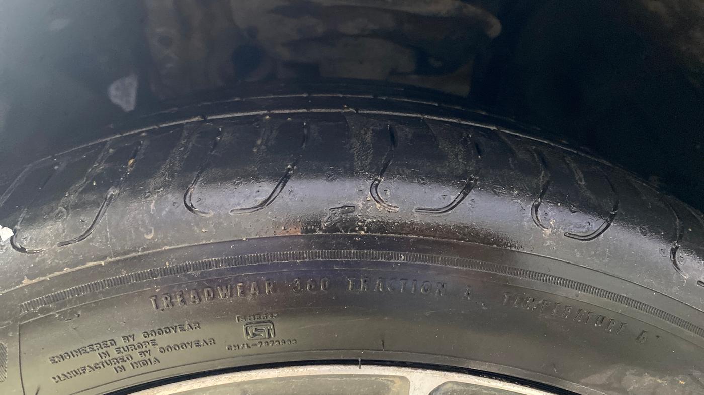 2022 Toyota Camry HYBRID, Hybrid, Automatic, 56,880 km, Left Front Tyre Tread