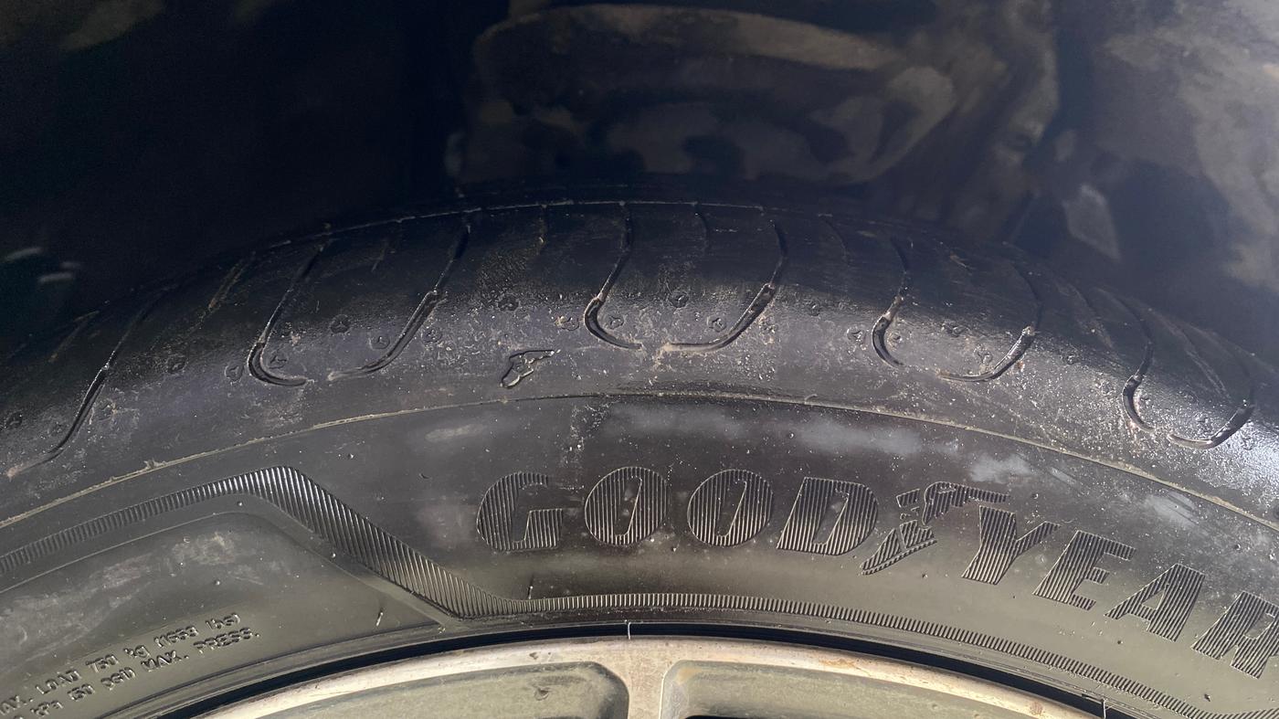 2022 Toyota Camry HYBRID, Hybrid, Automatic, 56,880 km, Right Front Tyre Tread