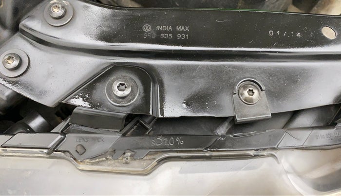2014 Volkswagen Polo HIGHLINE1.2L PETROL, Petrol, Manual, 93,486 km, Left headlight - Clamp has minor damage