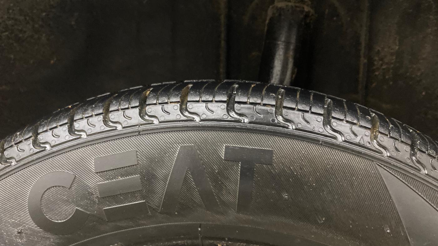 2017 Renault Kwid RXT 1.0 AMT, Petrol, Automatic, 68,498 km, Left Rear Tyre Tread
