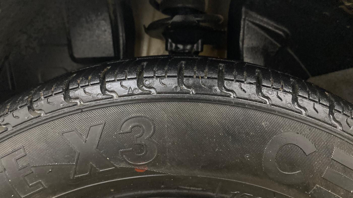 2017 Renault Kwid RXT 1.0 AMT, Petrol, Automatic, 68,498 km, Left Front Tyre Tread
