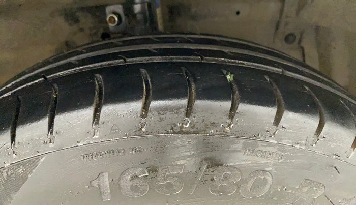 2013 Maruti Swift VXI, CNG, Manual, 91,677 km, Right Front Tyre Tread