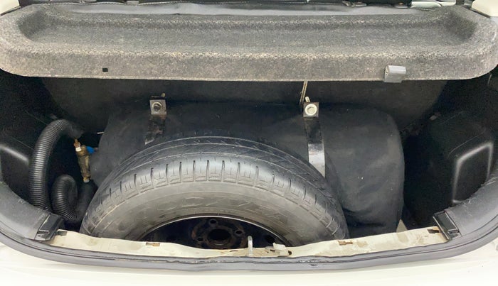 2013 Maruti Swift VXI, CNG, Manual, 91,677 km, Boot Inside