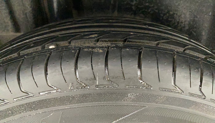 2013 Maruti Swift VXI, CNG, Manual, 91,677 km, Right Rear Tyre Tread