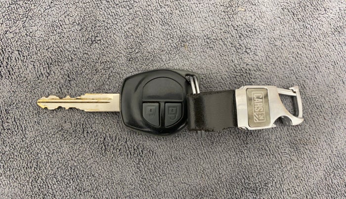 2013 Maruti Swift VXI, CNG, Manual, 91,677 km, Key Close Up