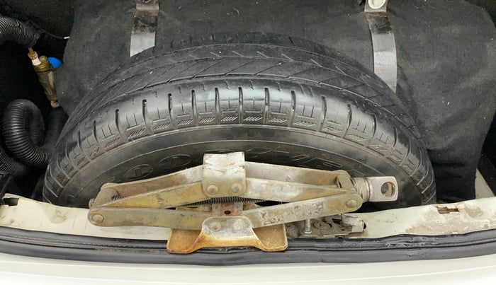 2013 Maruti Swift VXI, CNG, Manual, 91,677 km, Spare Tyre