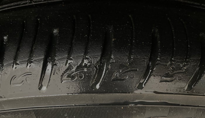 2020 KIA SONET HTX 1.5, Diesel, Manual, 66,884 km, Right Front Tyre Tread