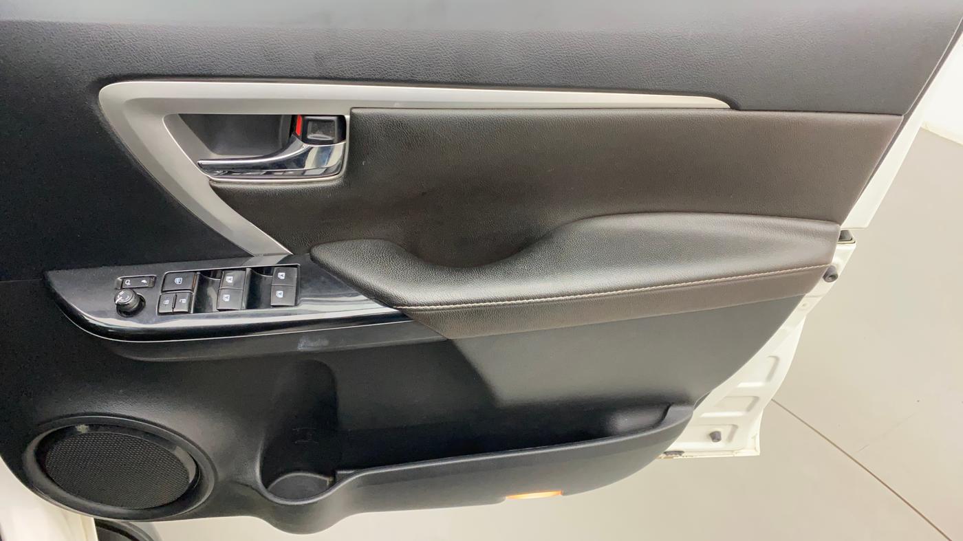 2019 Toyota Fortuner 2.7 4X2 AT, Petrol, Automatic, 46,567 km, Driver Side Door Panels Control
