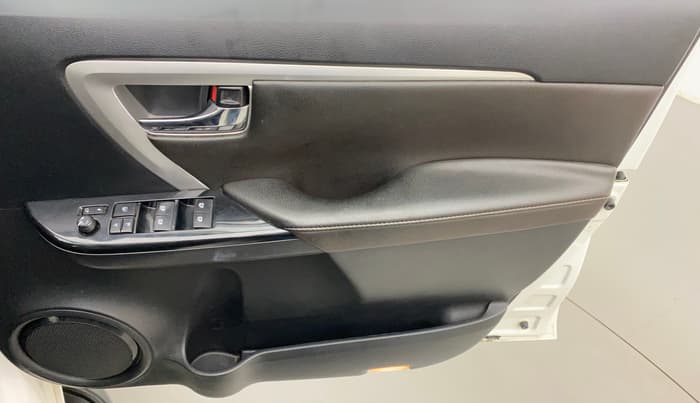 2019 Toyota Fortuner 2.7 4X2 AT, Petrol, Automatic, 46,567 km, Driver Side Door Panels Control