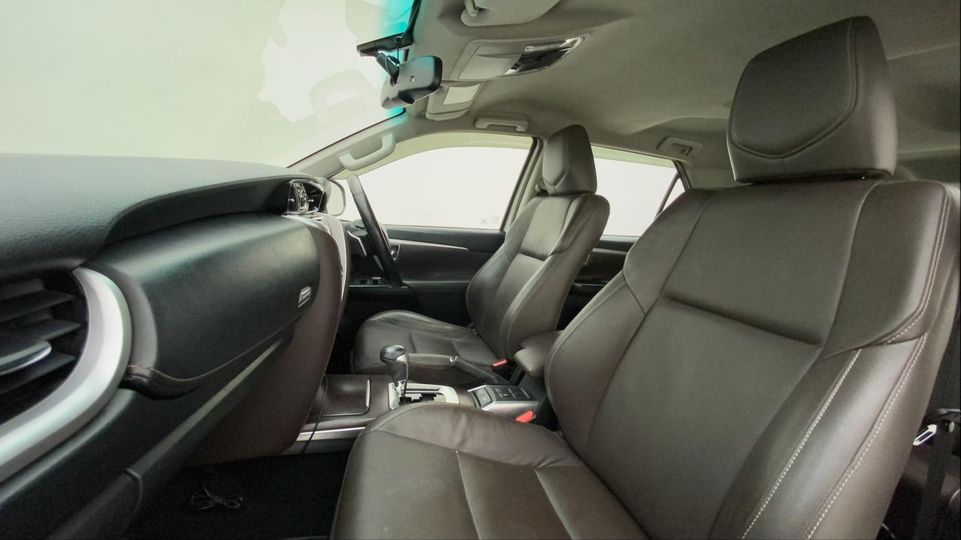 2019 Toyota Fortuner 2.7 4X2 AT, Petrol, Automatic, 46,567 km, Right Side Front Door Cabin