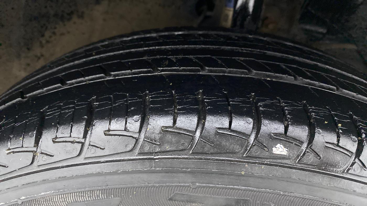 2017 Maruti Baleno DELTA PETROL 1.2, Petrol, Manual, 28,647 km, Right Front Tyre Tread