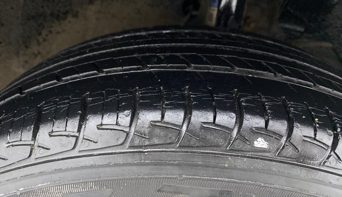 2017 Maruti Baleno DELTA PETROL 1.2, Petrol, Manual, 28,647 km, Right Front Tyre Tread
