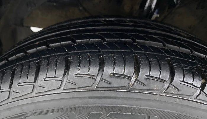 2017 Maruti Baleno DELTA PETROL 1.2, Petrol, Manual, 28,647 km, Left Front Tyre Tread
