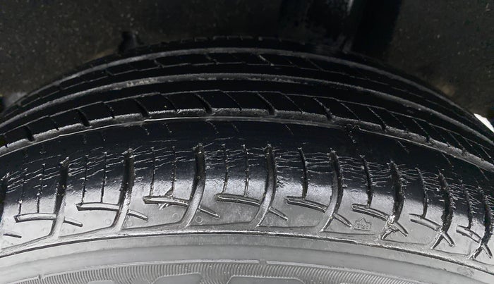 2017 Maruti Baleno DELTA PETROL 1.2, Petrol, Manual, 28,647 km, Left Rear Tyre Tread